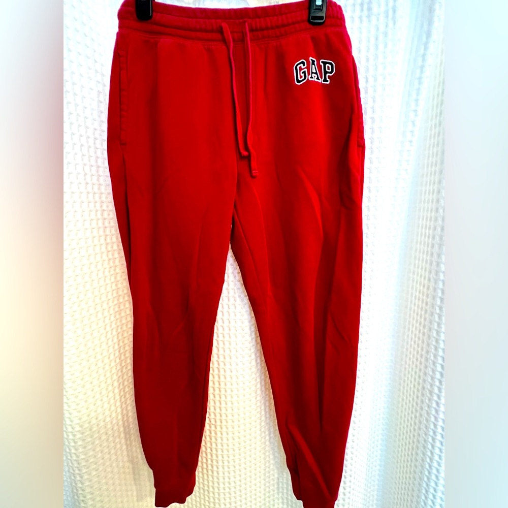 Men’s GAP jogger! Red medium. EUC. Bundle with camo pair and save